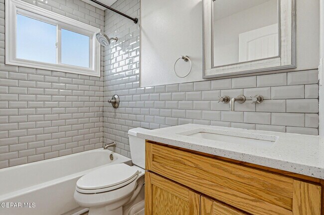 Building Photo - 5713 Creston Ave