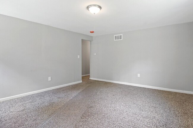 Building Photo - Coming Soon! Spacious 3 Bedroom, 1 Bath Ho...