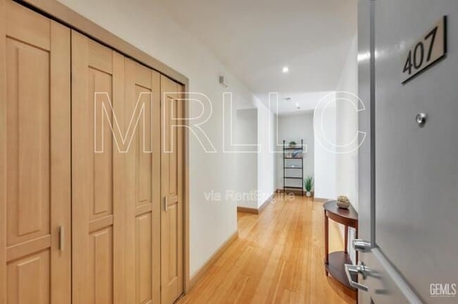 Building Photo - 368 Elm St