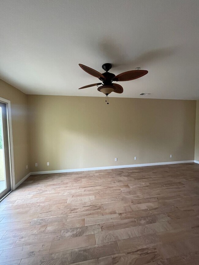 Building Photo - 2544 Escala Cir