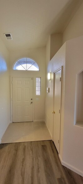 Building Photo - 740 Autumn Meadows Dr