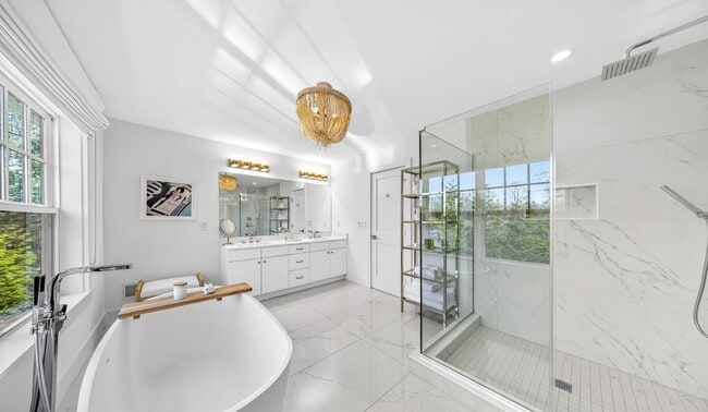 Building Photo - 17 Bayview Rd