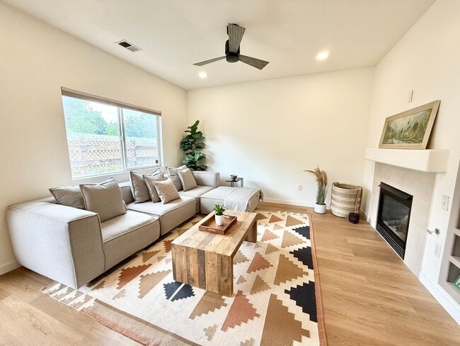 Building Photo - 387 Ivory Cir