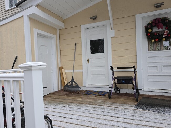 Building Photo - 220 Main St