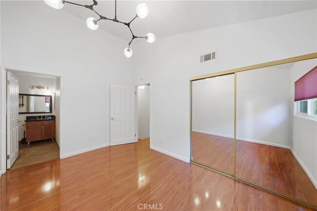 Building Photo - 1554 N Hobart Blvd