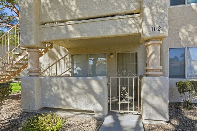 Building Photo - 2 bed, 2 bath Condo Right outside of Summerlin!