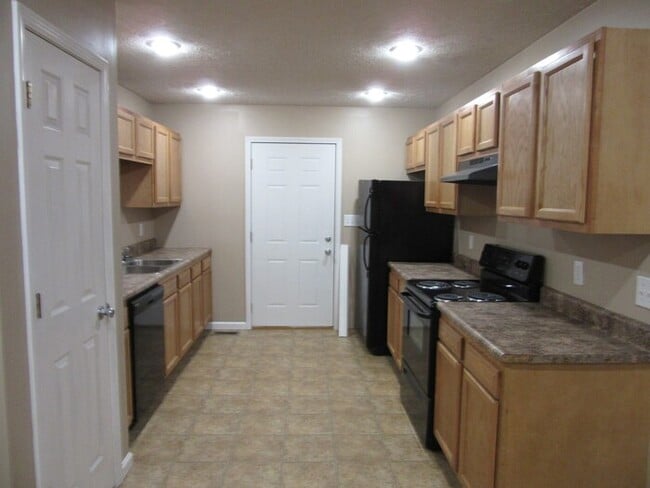 Building Photo - 50% Off The Security Deposit for Qualified Applicants On This Large 5 Bedroom, 2 Bathroom Eastsid...