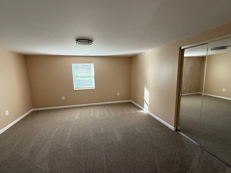 Building Photo - 406 Schucks Rd