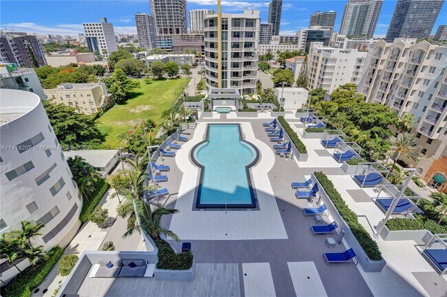 Building Photo - 480 NE 30th St