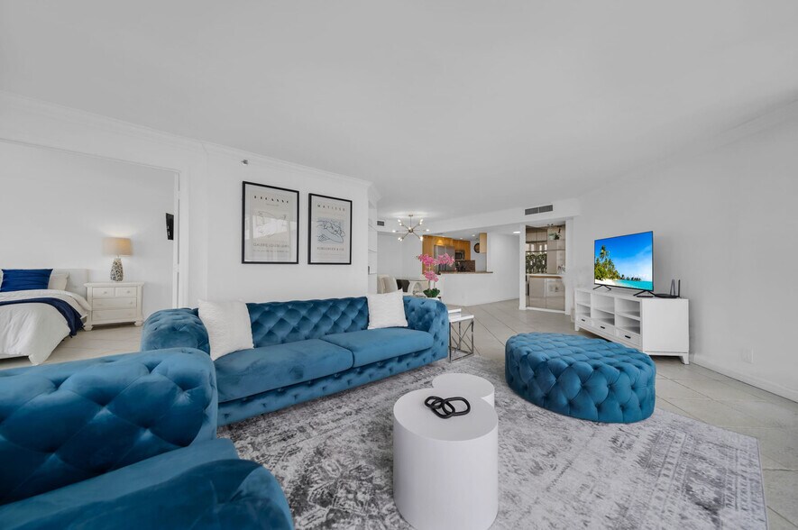 Building Photo - 1717 N Bayshore Dr