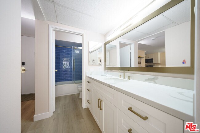 Building Photo - 421 La Fayette Park Pl