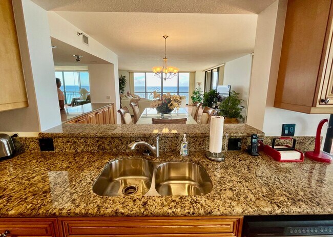 Building Photo - 4000 N Ocean Dr