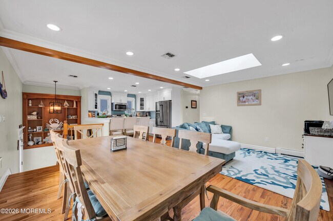 Building Photo - 15 Seville Dr