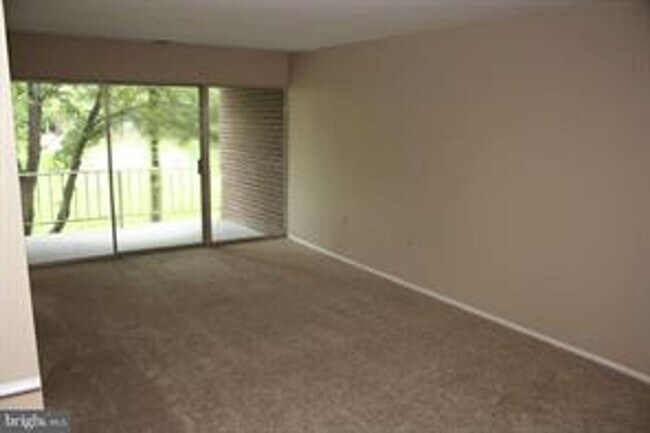 Building Photo - 3 BEDROOM CONDO WITH BALCONY, ALL UTILITIE...