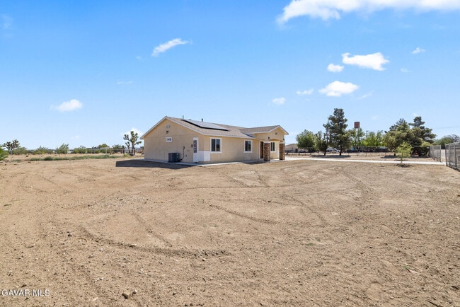 Building Photo - 627 E Ave S-8