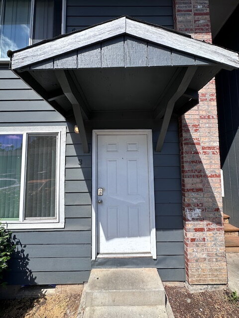 Building Photo - First Floor One Bedroom Unit Near Transportation