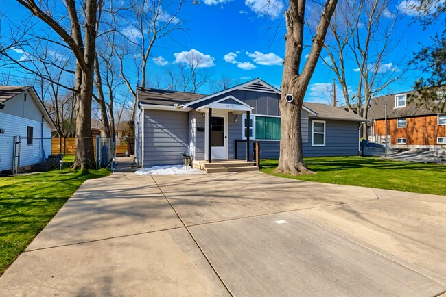 Building Photo - Newly Renovated Home - Steps Away from KU Med