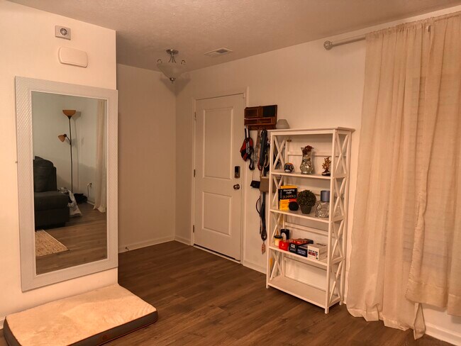 Building Photo - 6915 Wickersham Rd