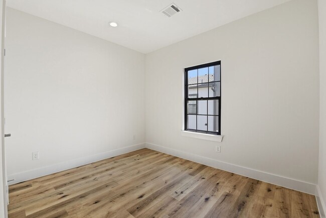Building Photo - 11926 S Hoa Sen Cir