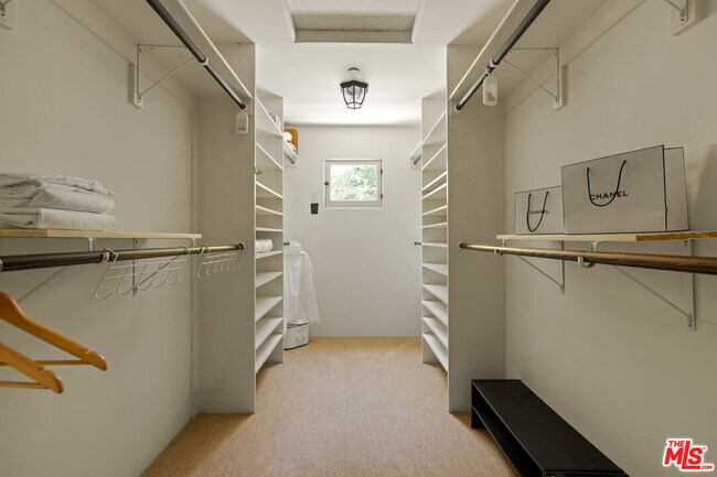 Building Photo - 1407 N Beverly Dr