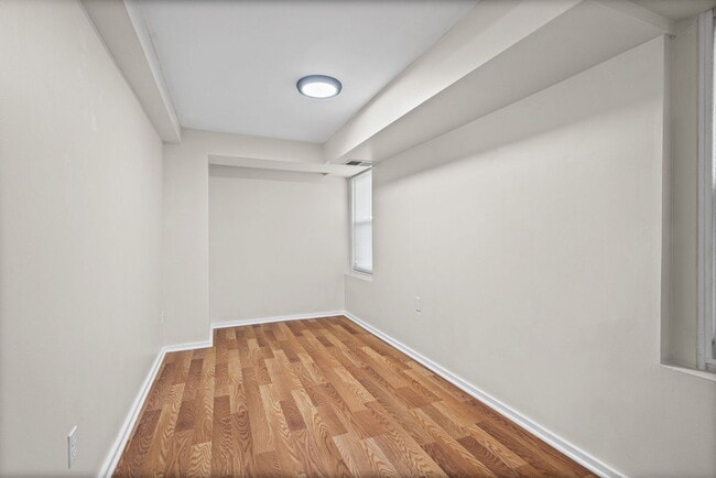 Building Photo - 2710 W Fletcher St
