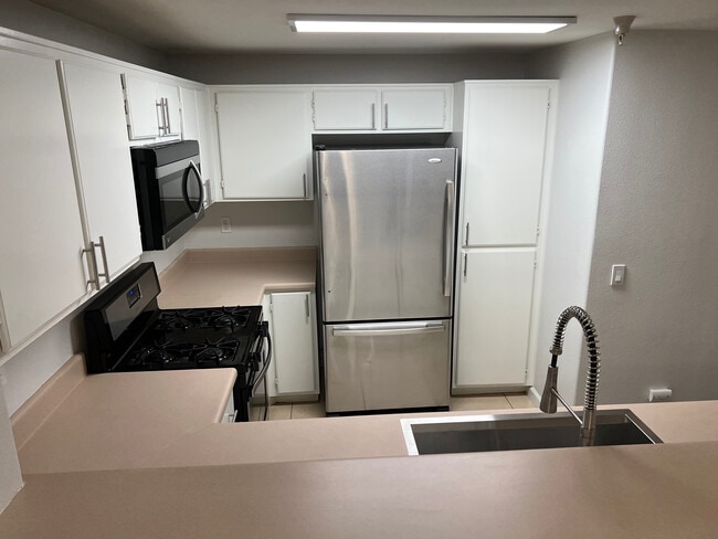 Kitchen - 31230 Taylor Ln