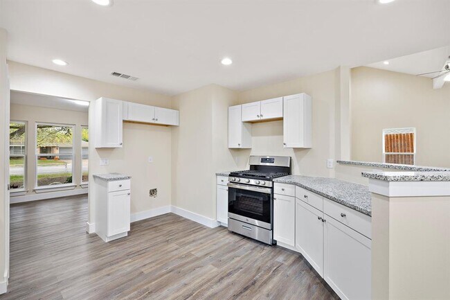 Building Photo - 507 Deercreek Ln