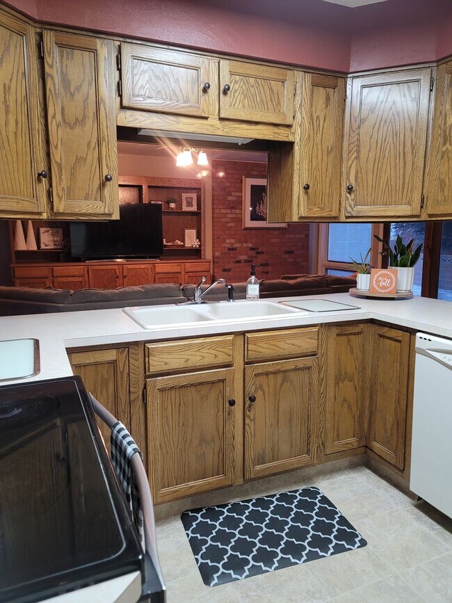 Building Photo - 6117 Shannon Ave