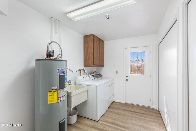 Building Photo - 4531 E Delta Ave