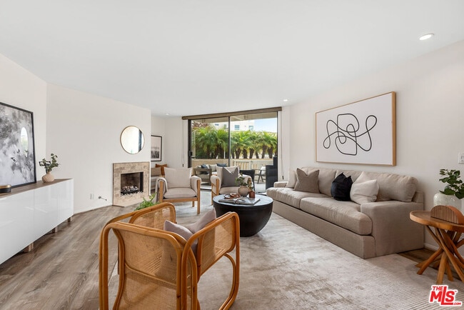 Building Photo - 7301 Vista Del Mar