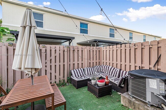 Building Photo - 476 NE 5th St