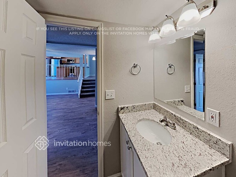 Building Photo - 5940 S Oak Way