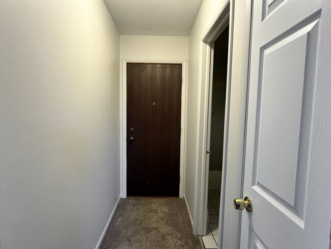 Building Photo - 2529 Spring St