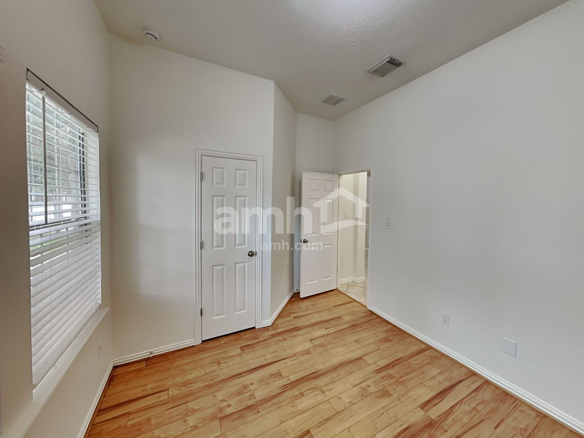 Building Photo - 30919 Blue Ridge Park Ln