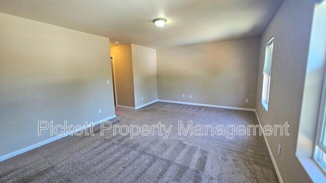 Building Photo - 102 Goldenrod St