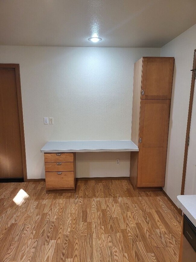 Building Photo - r159