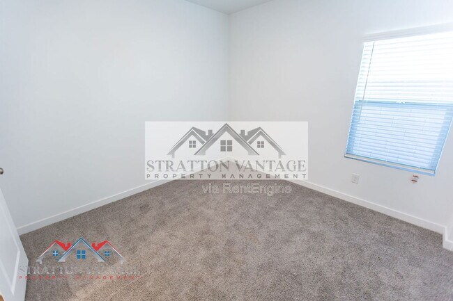 Building Photo - 7439 S 76th Dr