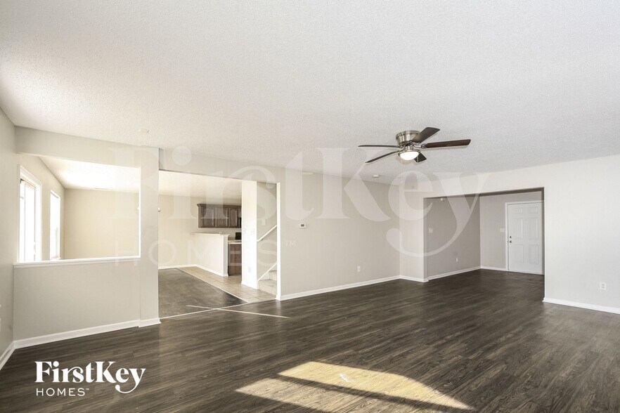 Building Photo - 1451 Round Lake Rd