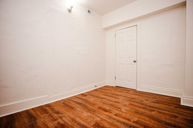 Building Photo - 1445 Yates St