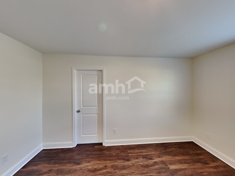 Building Photo - 5231 Valor Dr