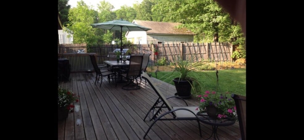 Building Photo - 128 N Putt Corners Rd