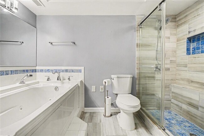 Building Photo - 3813 Paces Ferry W