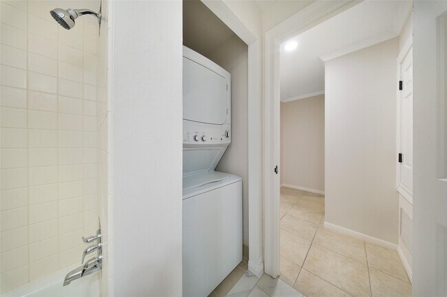 Building Photo - 661 Bering Dr