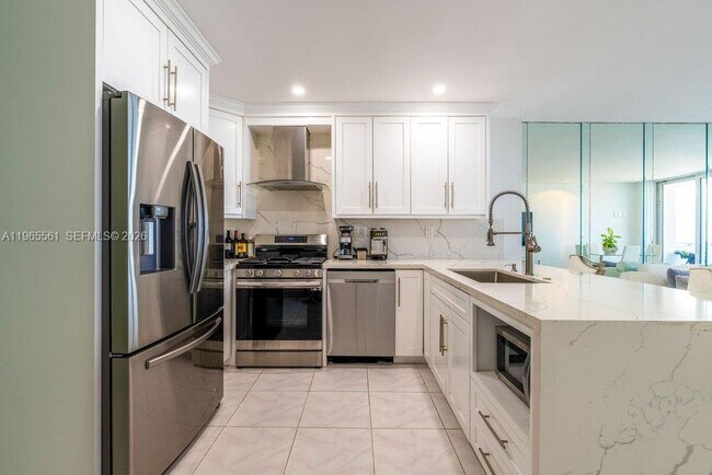 Building Photo - 3140 S Ocean Dr