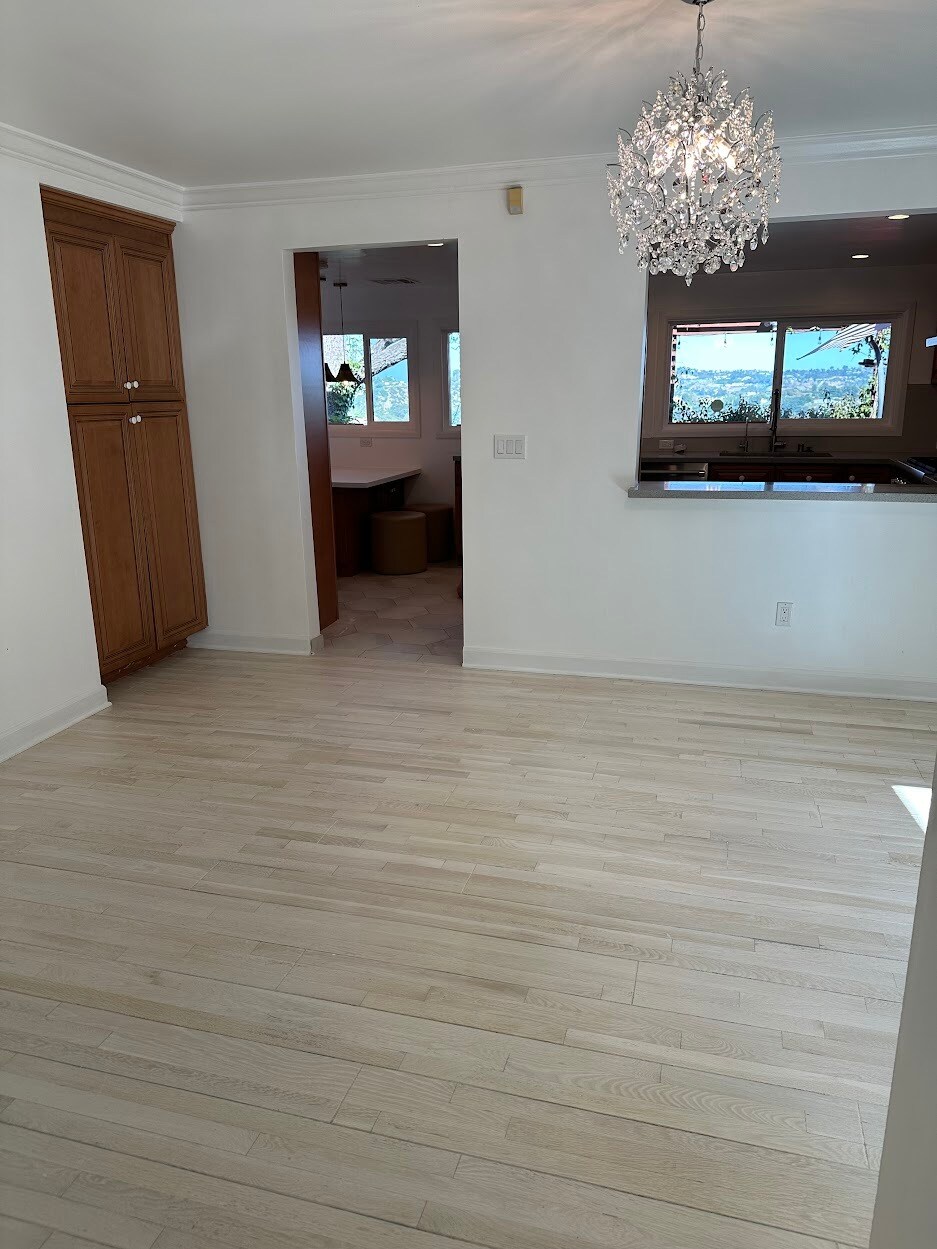 Building Photo - 10136 Hollow Glen Cir