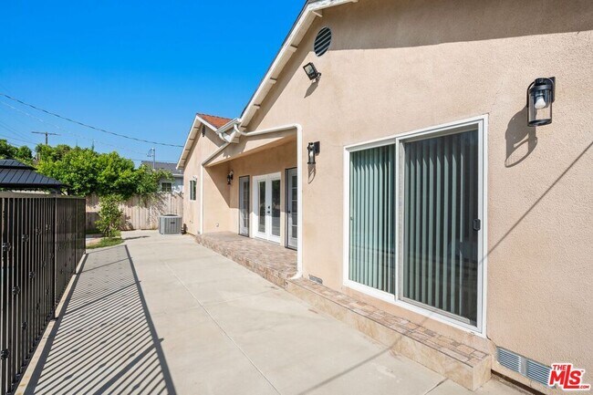 Building Photo - 17434 Emelita St