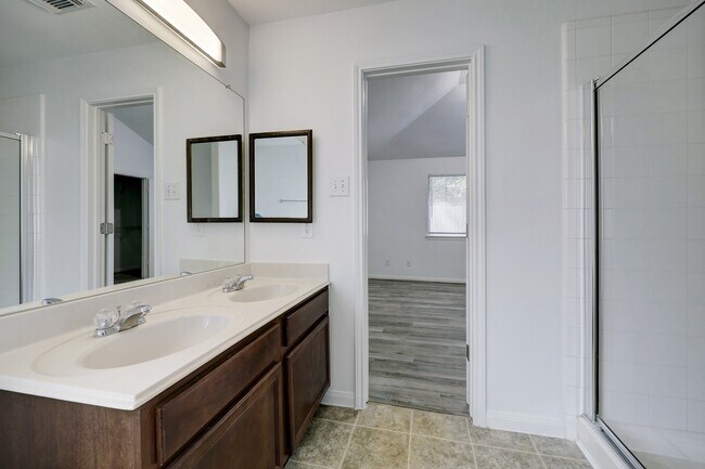 Building Photo - 25407 Clover Ranch Dr