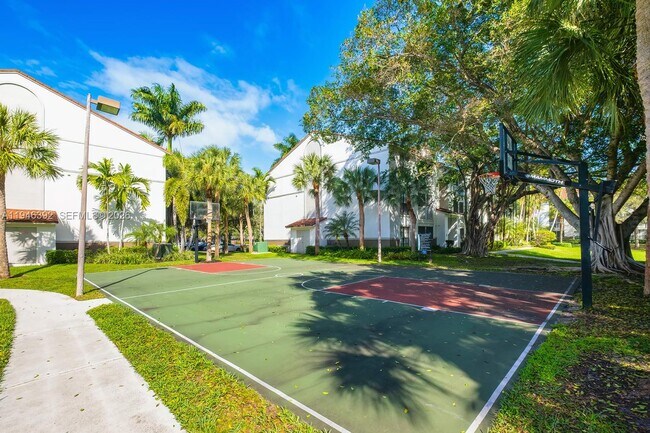 Building Photo - 3101 Port Royale Blvd