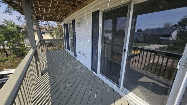 Building Photo - 123 Harbour View Dr