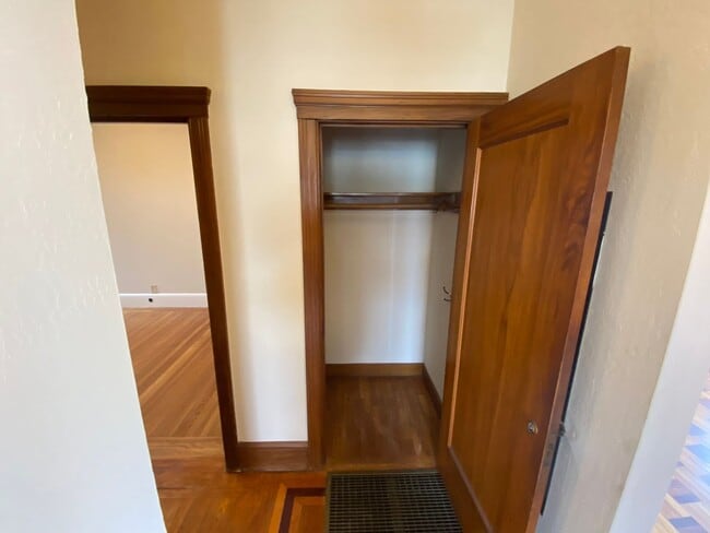 Building Photo - Epic REA - Spacious Light-filled Corner House 4BD/ 2BA